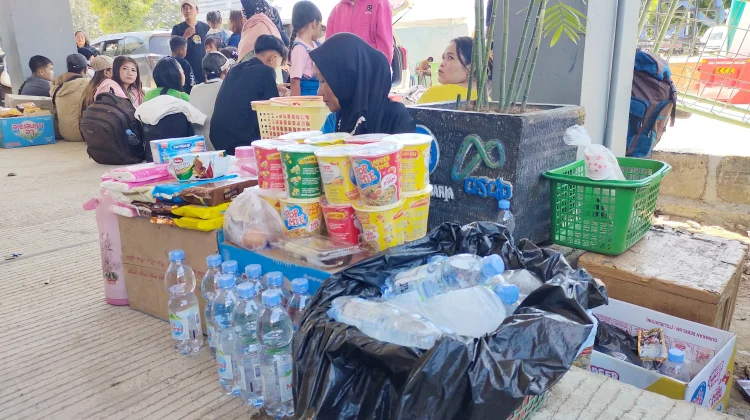 Pedagang Asongan Raup Untung saat Periode Mudik di Pelabuhan Tanjung Kalian