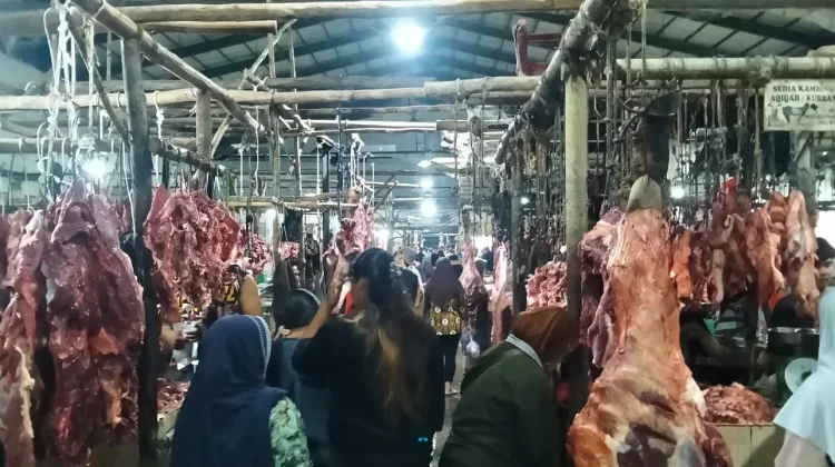 Daging Sapi Pasar Sungailiat Dijual Rp150 Ribu H-1 Idulfitri