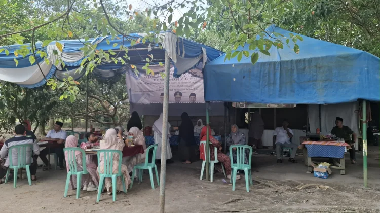Melihat Suasana Berlebaran di Kebun Karet