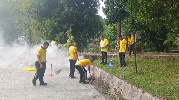 Polres Bangka Gelar Kerja Bakti di Hutan Kota Sungailiat