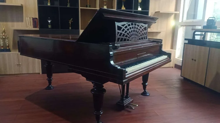 Piano: Alat Musik Bersuara Indah, Bernilai Artistik Tinggi