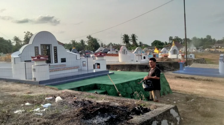 Umat Konghucu Ritual Cheng Beng, Perkuburan Bersih Ramai Peziarah