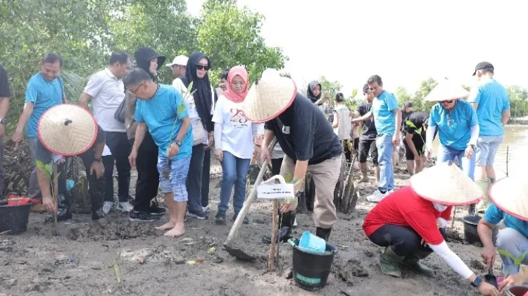 Aksi Sosial dan Penanaman Mangrove di Pesisir Pantai Ketapang Pangkalpinang