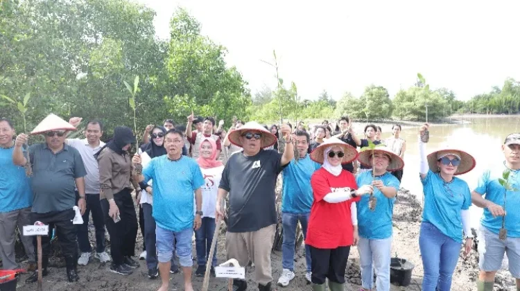 Aksi Sosial dan Penanaman Mangrove di Pesisir Pantai Ketapang Pangkalpinang