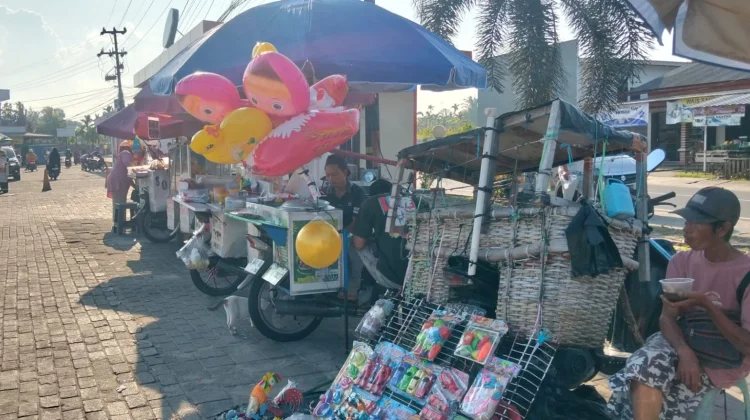Pedagang Keluhkan Beban Biaya Bertambah, Dampak Kenaikan Harga Plastik