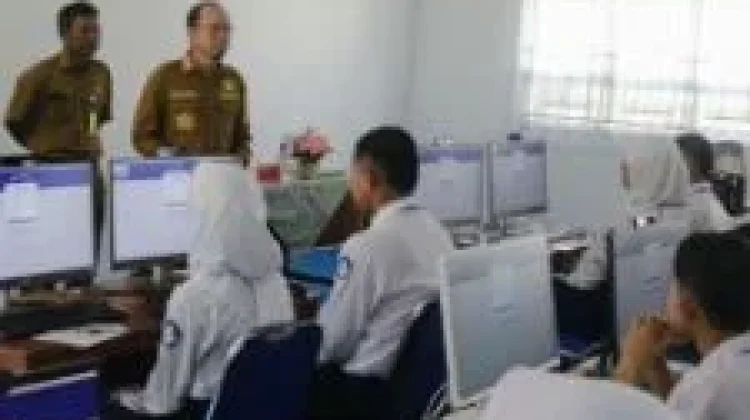 Bupati Algafry Pantau TKA Jenjang SMP di Bangka Tengah