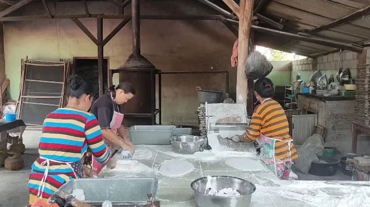 'Kemplang Tjokro' Eksis di tengah Persaingan Dagang Ragam Kuliner di Bangka