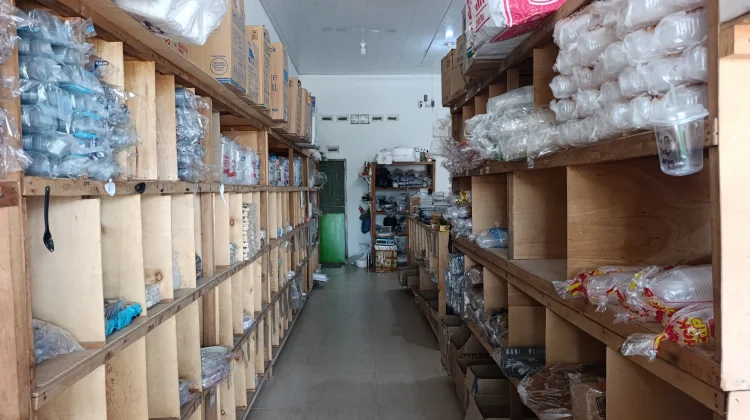 Harga Plastik Melonjak, Pedagang di Beltim Keluhkan Penurunan Pembeli