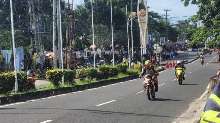 Warga Bangka Antusias Saksikan Road Race Bhayangkara