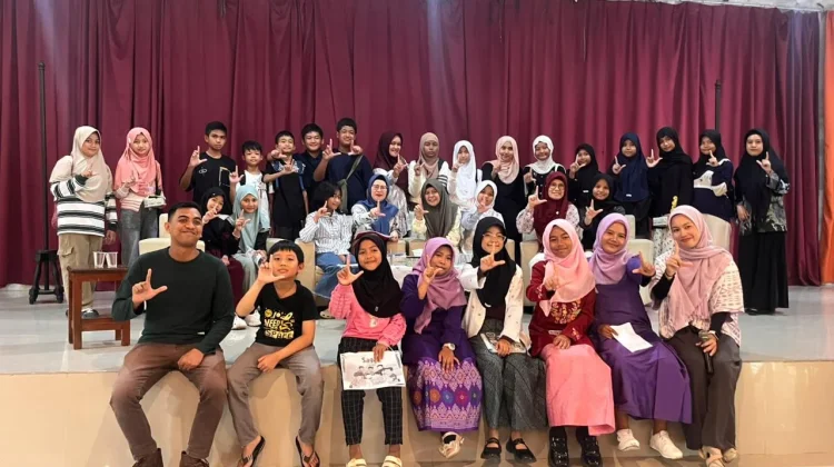 Komunitas Lira Lebah Adakan Bedah Buku Sagak Karya Ira Esmiralda