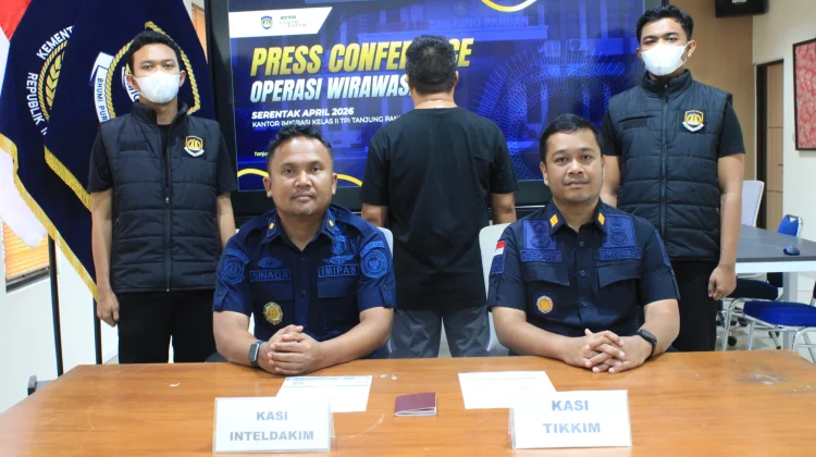 Imigrasi Tanjungpandan Deportasi WN Tiongkok dalam Operasi Wira Waspada