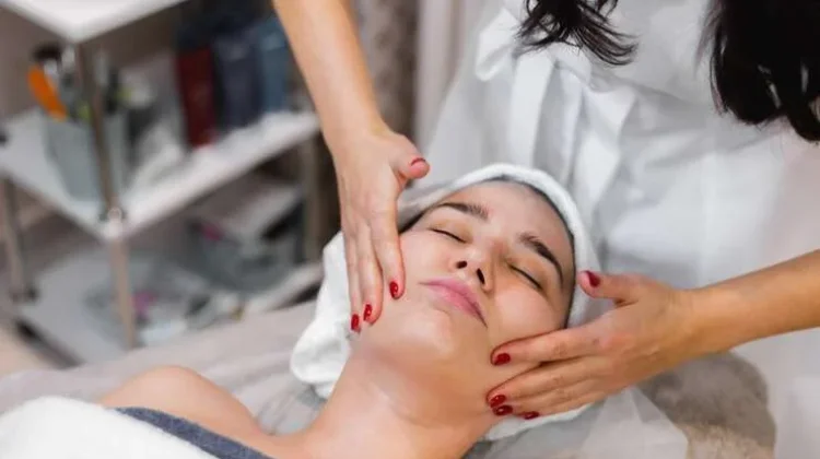 Perawatan Facial Bantu Atasi Masalah Kulit