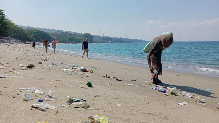 Pentingnya Menjaga Kebersihan Laut dari Sampah Plastik