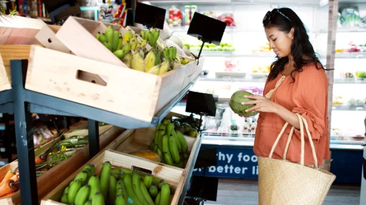 Bawa Tas Belanja Sendiri untuk Kurangi Penggunaan Plastik