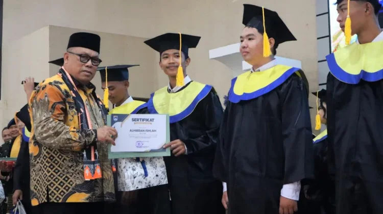 Sebanyak 243 Siswa SMKN 1 Manggar Belitung Timur Lulus