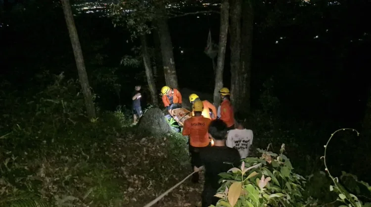 Tim SAR Gabungan Evakuasi Pendaki di Bukit Pau, Bateng