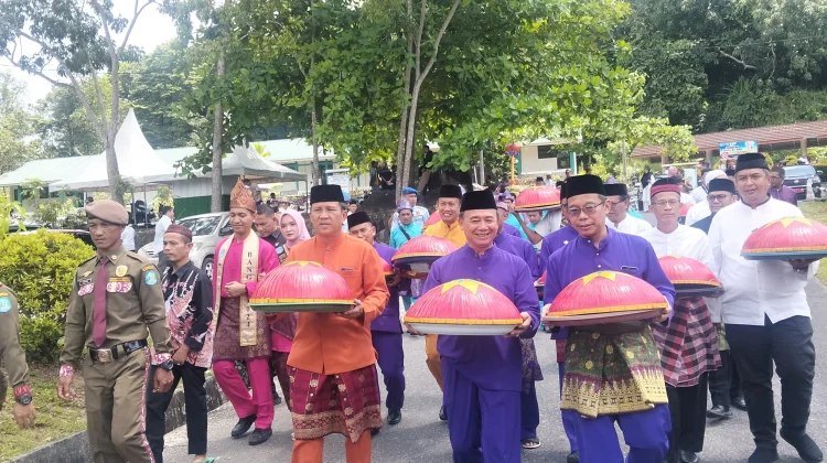 Sebanyak 365 Dulang Nganggung Jadi Ikon Peringatan HUT ke-260 Kota Sungailiat