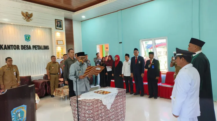 Bupati Belitung Lantik Kades PAW Petaling, Tekankan Pelayanan Lapangan