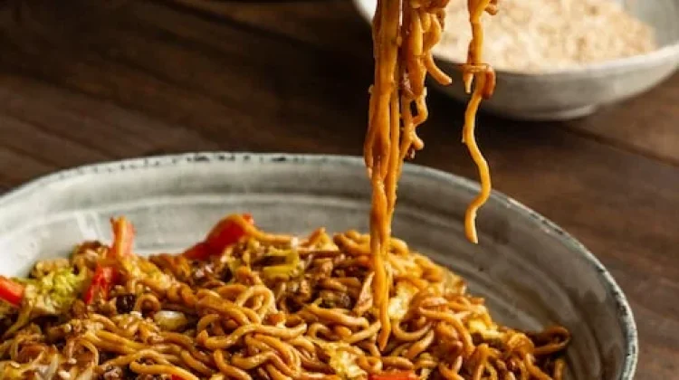 Mi Nyemek, Perpaduan Unik Mi Kuah dan Goreng