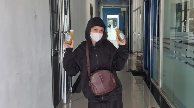 Minuman Sari Buah Markisa Laris Manis di Cuaca Panas