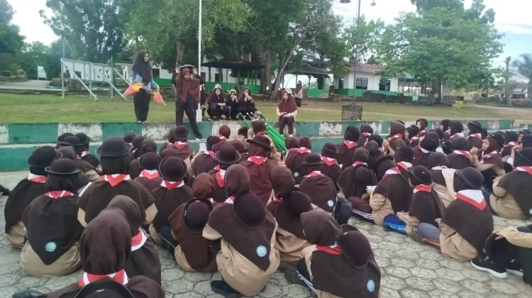 Hiking Pramuka Jadi Sarana Pembentukan Karakter Santriwati Bahrul Ulum