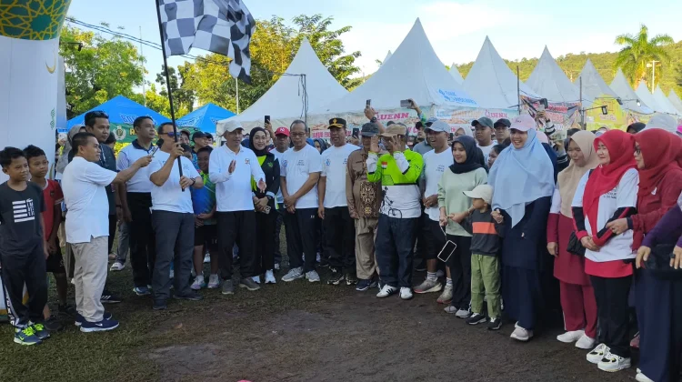 Pemkab Bangka Gelar Jalan Sehat HUT Sungailiat