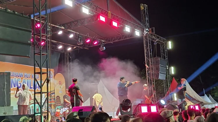 Penampilan Gen Ambyar dan Ari Goliath Digelar pada Penutupan HUT Kota Sungailiat