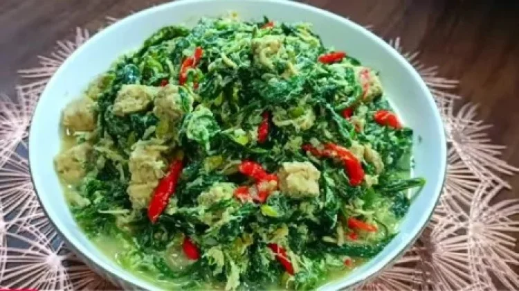 Daun Ubi tanpa Santan, Gurih dari Teri Nasi