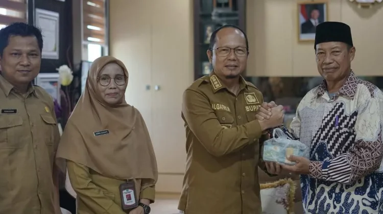 Baznas Bateng Serahkan Bantuan Pengentasan Stunting