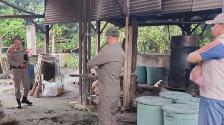 Satpol PP Bangka Tertibkan Penjualan Arak di Sigambir