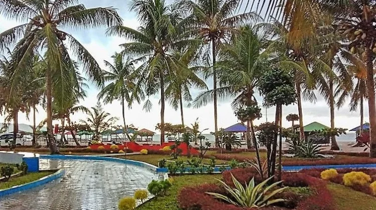 Pesona Pantai Tuing Indah di Pulau Bangka