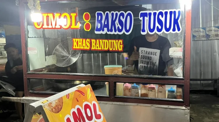 Jajakan Cimol Khas Jawa Barat, Usaha Pak Jek Pikat Warga Sungailiat