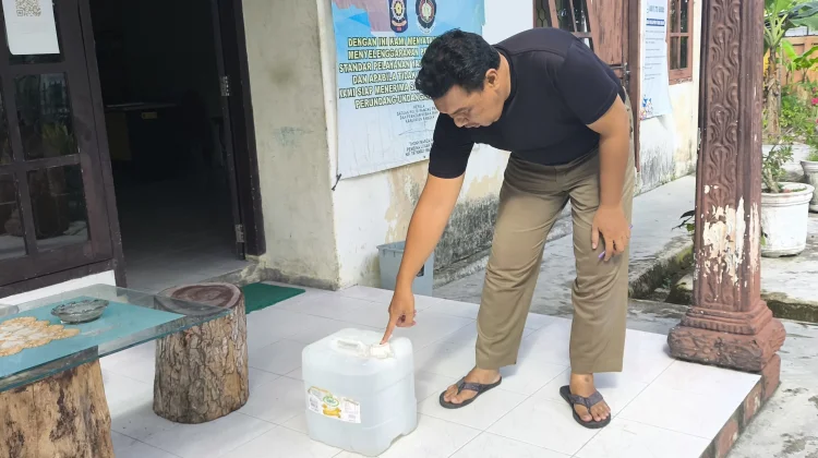 Satpol PP Bangka Gerebek Pabrik Arak di Pemali