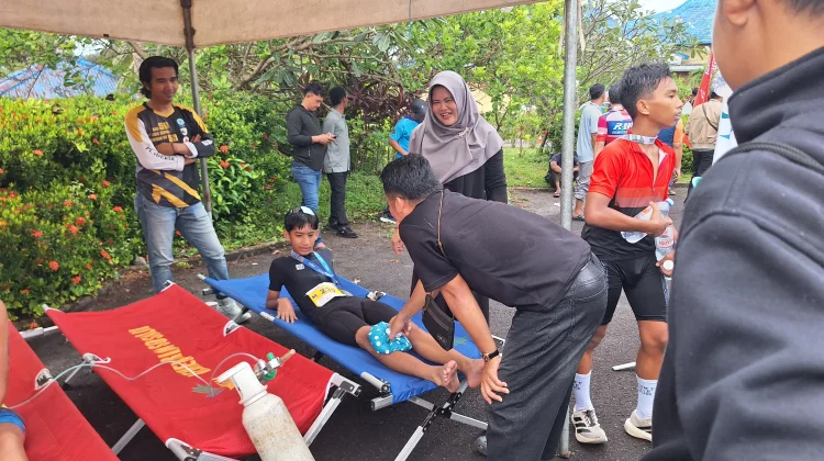 Sempat Terjatuh, Rifki Atlet Muda Lokal Sungailiat Tetap Berhasil Capai Finis
