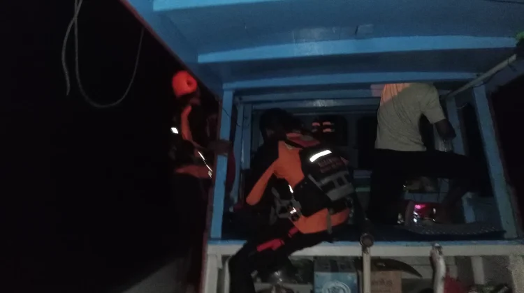 Tim SAR Gabungan Cari Pemancing Jatuh di Perairan Selat Karimata
