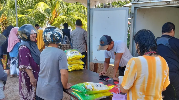 Beras SPHP 2 ton Ludes pada Operasi Pasar Murah di Sungailiat