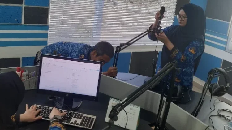 Teknisi RRI Sungailiat Siapkan Dialog “Sore Ceria” Bertema Kebangkitan Anak Muda