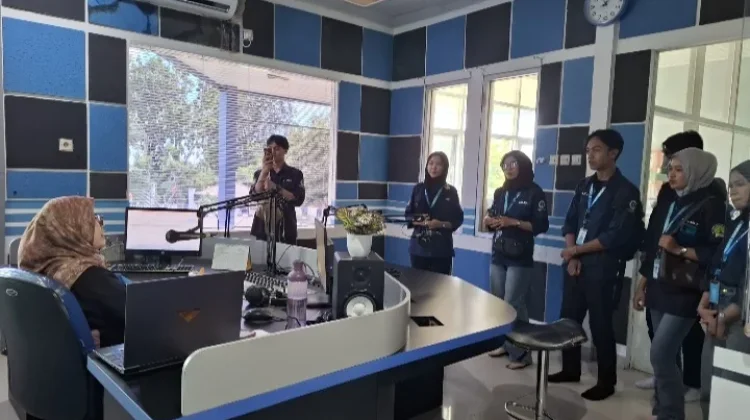 SOP Pro2 Dikenalkan dalam HIMIK Goes Broadcasting di RRI Sungailiat