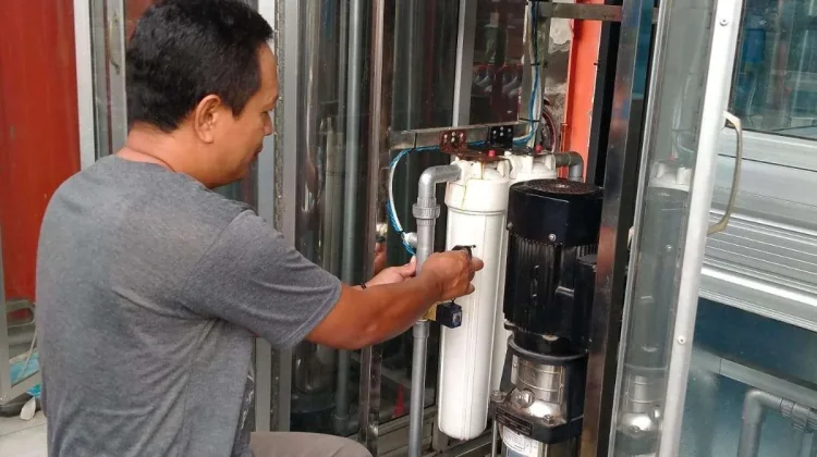 Kualitas Air Depot Isi Ulang Diawasi