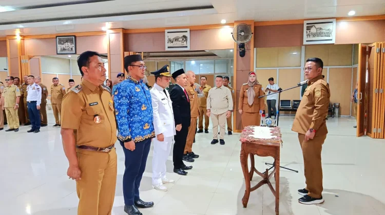 Bupati Riza Herdavid Lantik 13 Pejabat