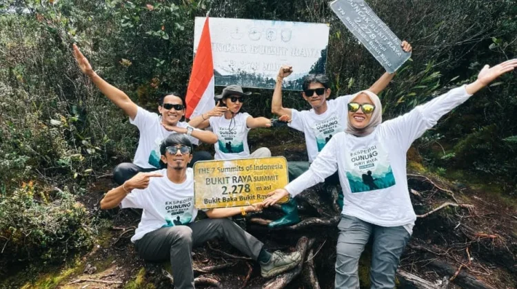 Lima Pendaki Babel Sukses Taklukkan Puncak Bukit Raya