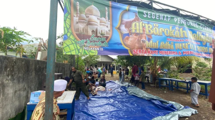 Lebih dari 300 Warga Nelayan 2 Terima Daging Kurban