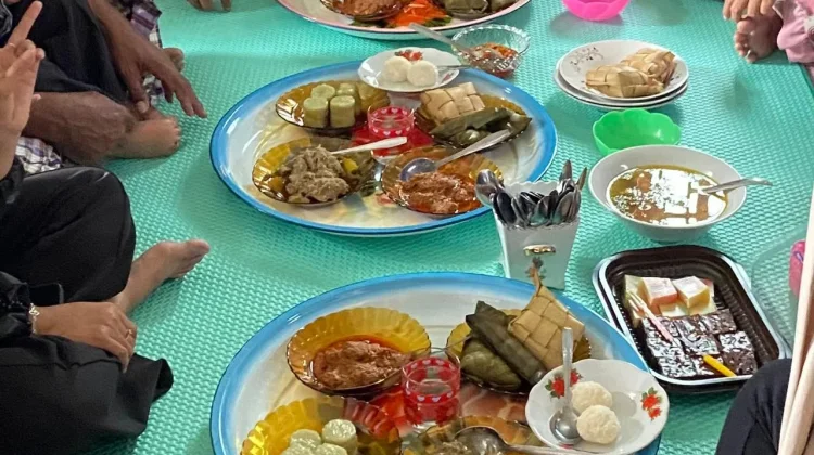 Buras Makanan Khas Sulawesi Selatan di Momen Kebersamaan Hari Raya