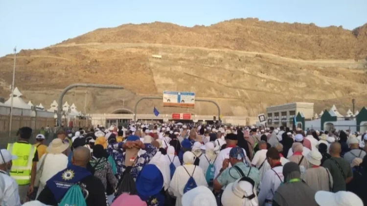 Kemenhaj Minta Jemaah Haji Tidak Berangkat Sendiri ke Jamarat