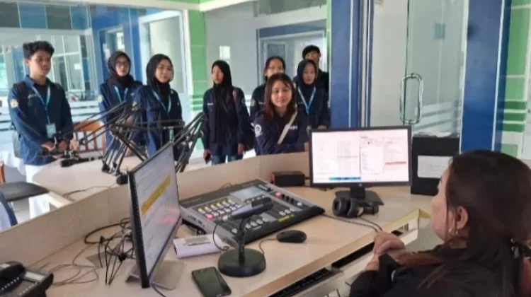 Di Balik Kunjungan Mahasiswa ke RRI Sungailiat