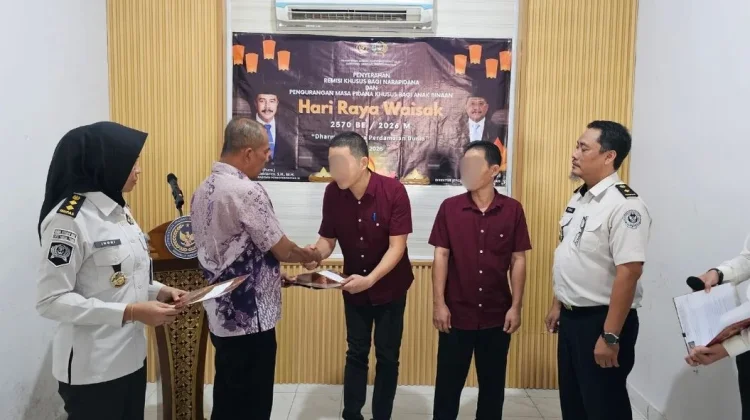 14 Warga Binaan Lapas Pangkalpinang terima Remisi Waisak, Dua Terima Remisi Lansia