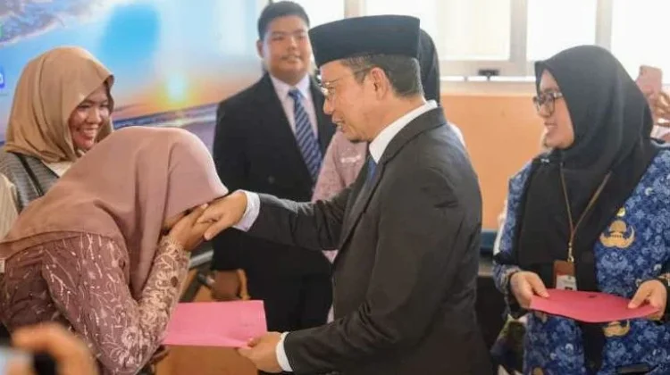 Dorong Peningkatan IPM, Dindukcapil Bateng "Jemput Bola" ke Sekolah