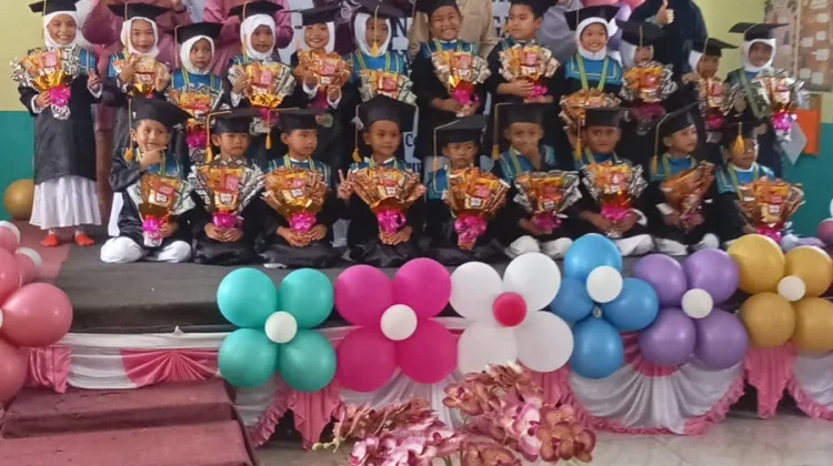TKQ Ar Rahman Kenanga Wisuda Santriwan Santriwati