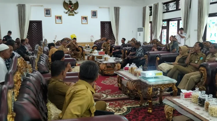 Pemkab Bangka Desak Penyelesaian Hutang Petani Sawit Sawindo Kencana