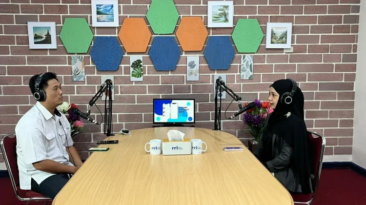Pria Bantu Pasangan Percaya Diri lewat Standar Cantik